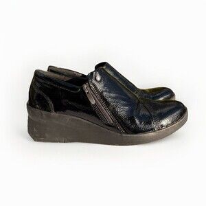 Clarks Women's Suttyn Zip Black Crinkle Patent 26180144 Size 8.5 Shoes